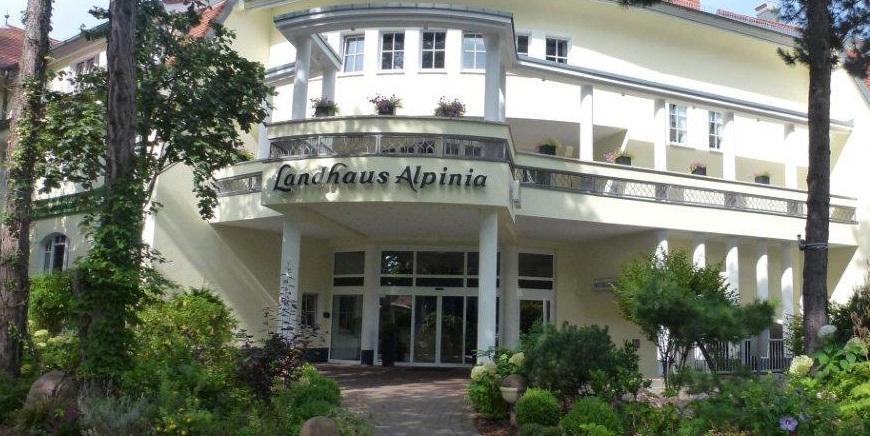 Landhaus Alpinia Hotel Berlin Exterior photo